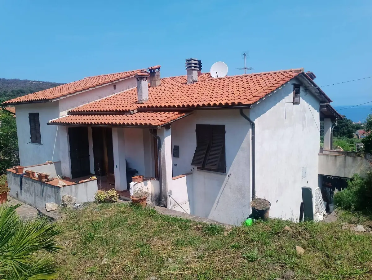 Appartamento con terreno di 2800 mq e garage – Marciana Marina