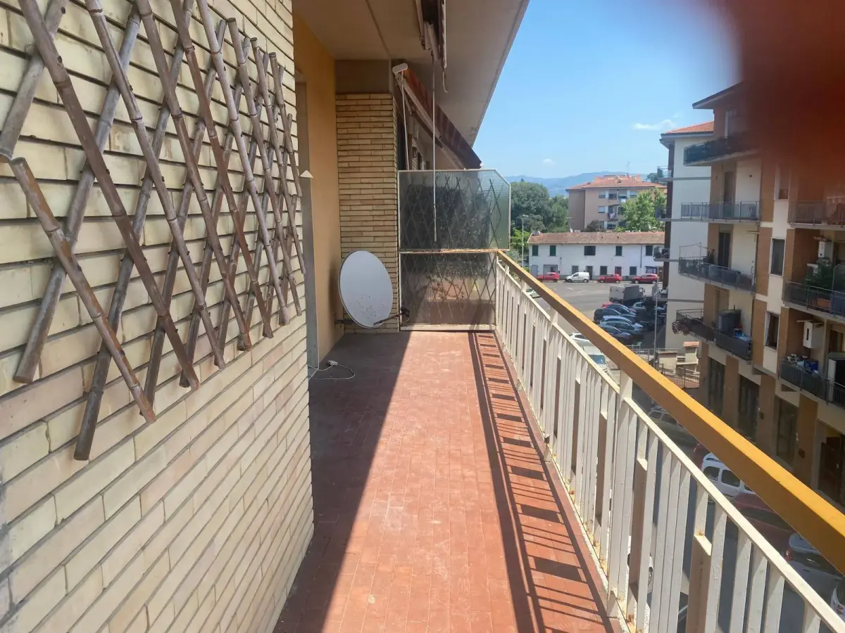 Appartamento di 5 vani con terrazza e garage – Isolotto