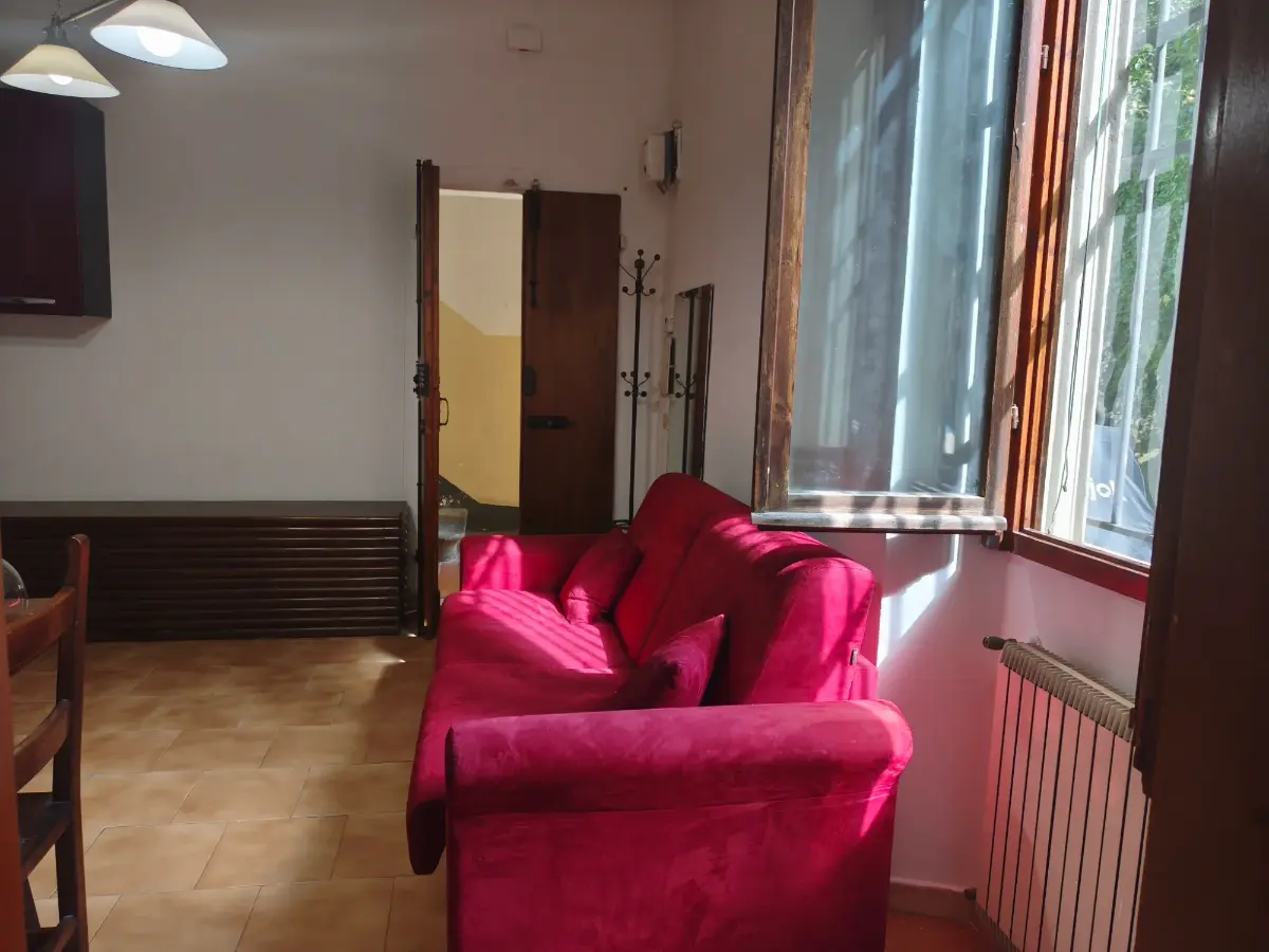 Luminoso bilocale alle Cure – foto 1 di 13